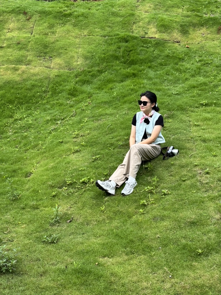 A green wanderer moment